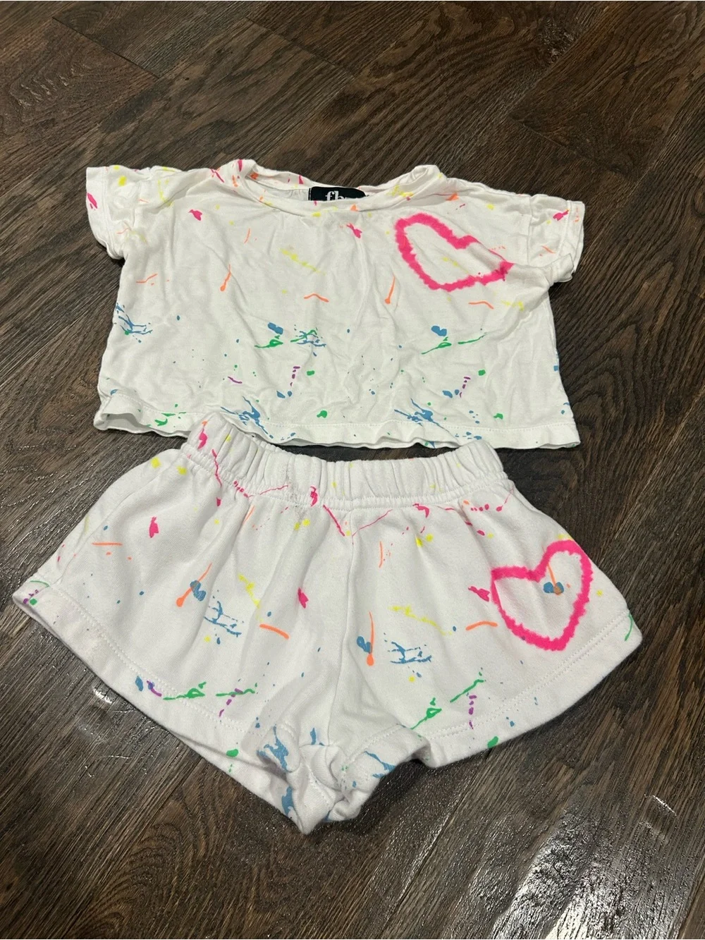 Flowers by Zoe Kids White Paint-Splash Shorts Set with Pink Heart Size 4T